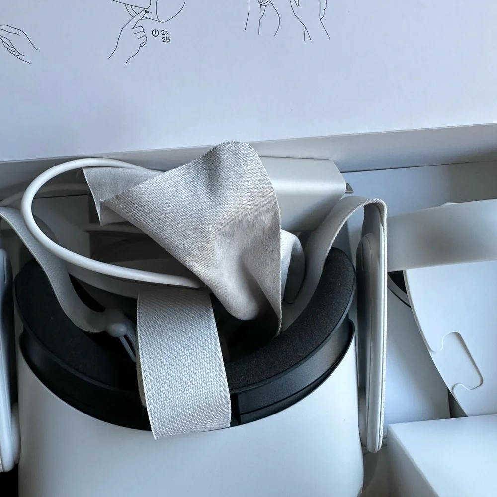 Meta Quest 2 advanced all in 1. Virtual reality headset. 128GB